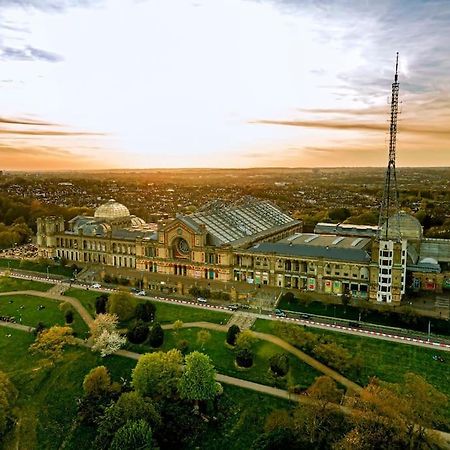 Entire Apartment Alexandra Palace, London Exterior photo