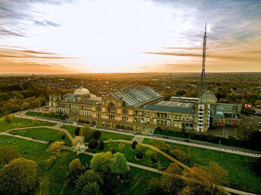 Entire Apartment Alexandra Palace, London Exterior photo